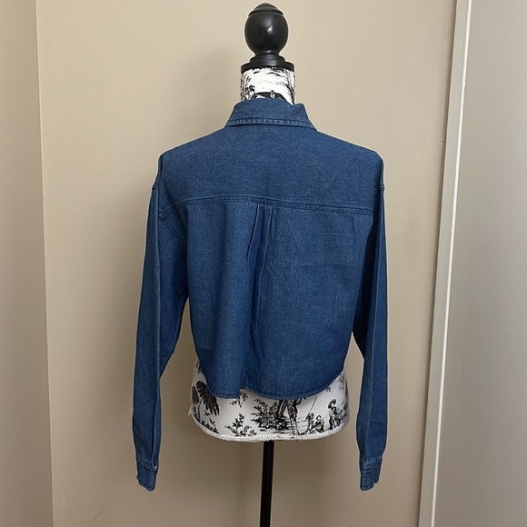 3/$15 Forever 21 crop denim shirt M - Picture 4 of 6